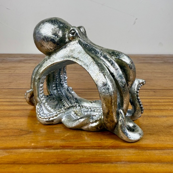 Set of 4 Silver Octopus Napkin Rings | Coastal Resin Sculpted Design | Nautical - Picture 13 of 15